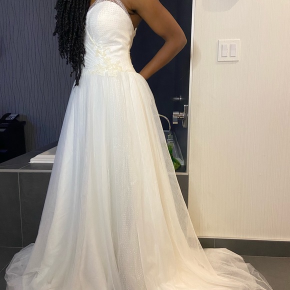 Alfred Angelo Ivory Bridal Gown - Picture 8 of 9